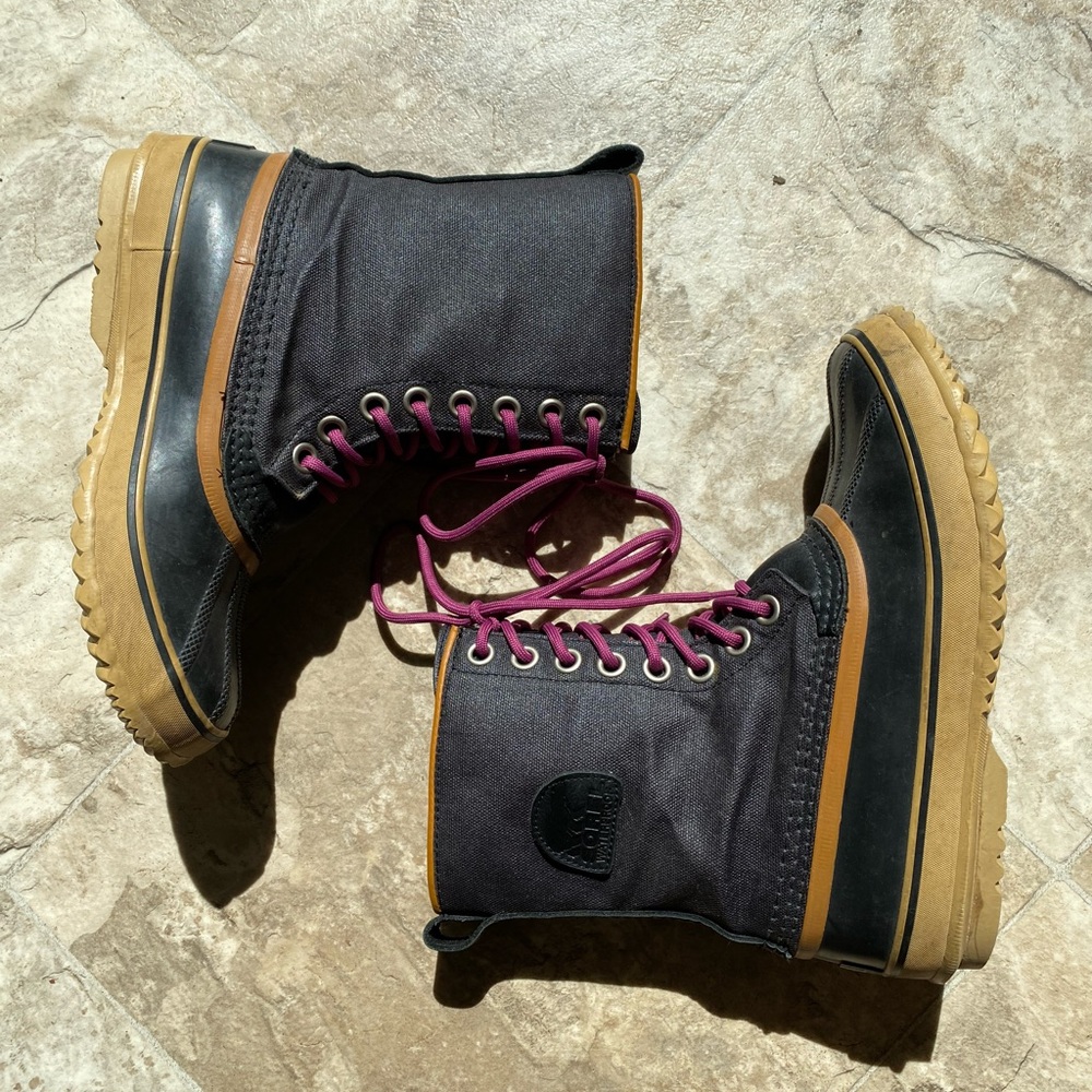 Sorel 1964 CVS boots, women’s size 8, black and tan